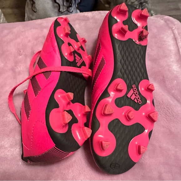 Girls US Size 3 Adidas Soccer cleats. Used twice and in excellent condition - Picture 2 of 2